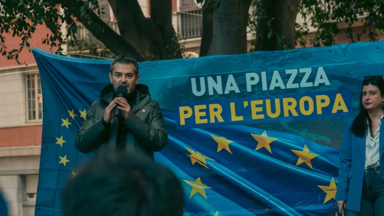 Fotografia manifestazione una piazza per l'Europa a Cagliari 15 marzo 2025